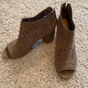 Kaari blue neutral wedge